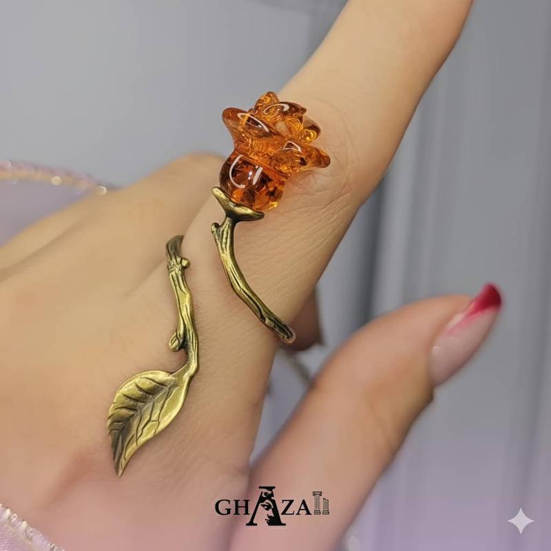 انگشتر رز شیشه ای با پایه برنج
