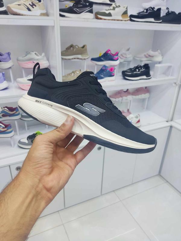 اسکیچرز  ویتنامی. 