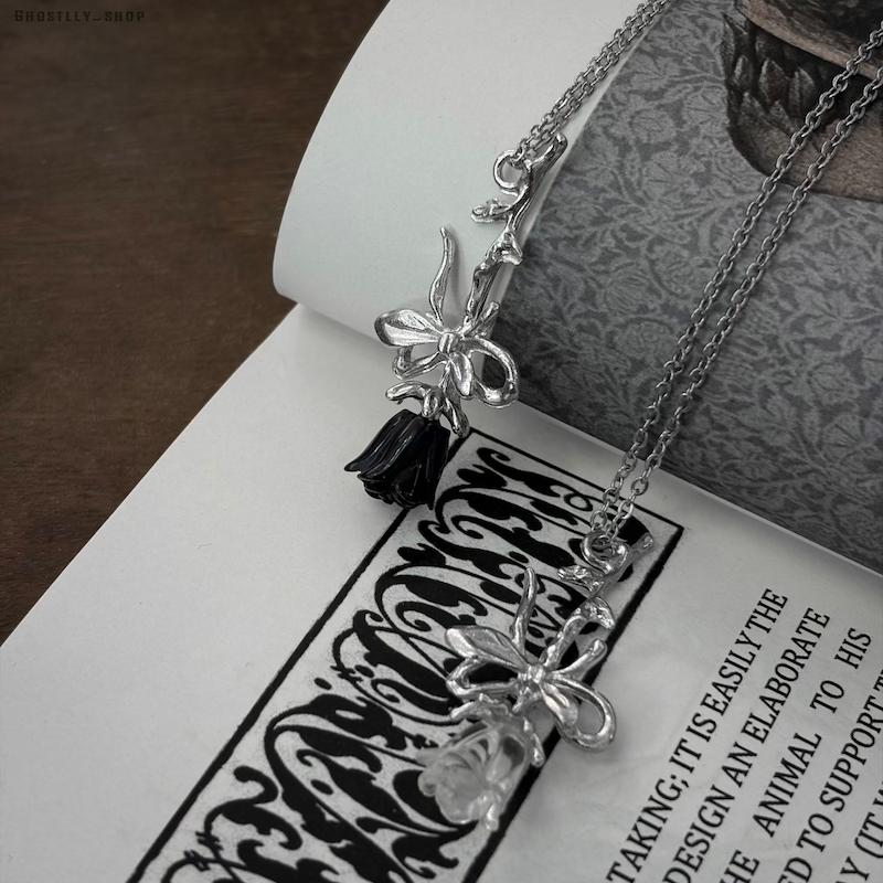 گردنبند رز مشکی و شفاف🥀✨