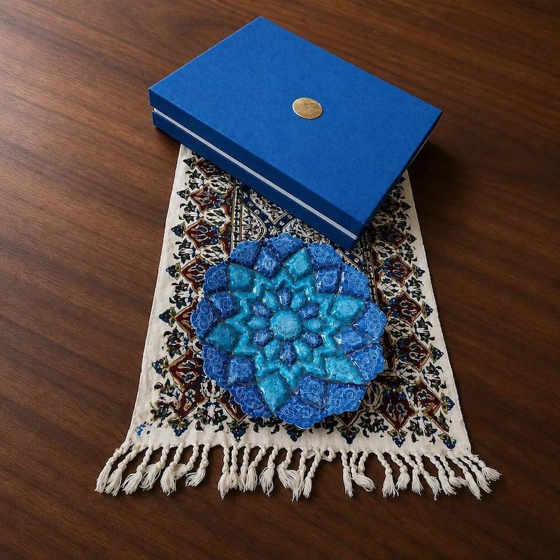 بشقاب مینا طرح یاس همراه با جعبه نفیس