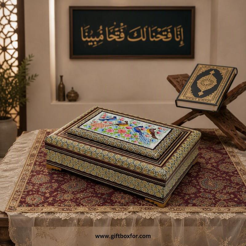 جعبه قرآن با خاتم کاریِ فاخر و طرحِ گل و بلبل
