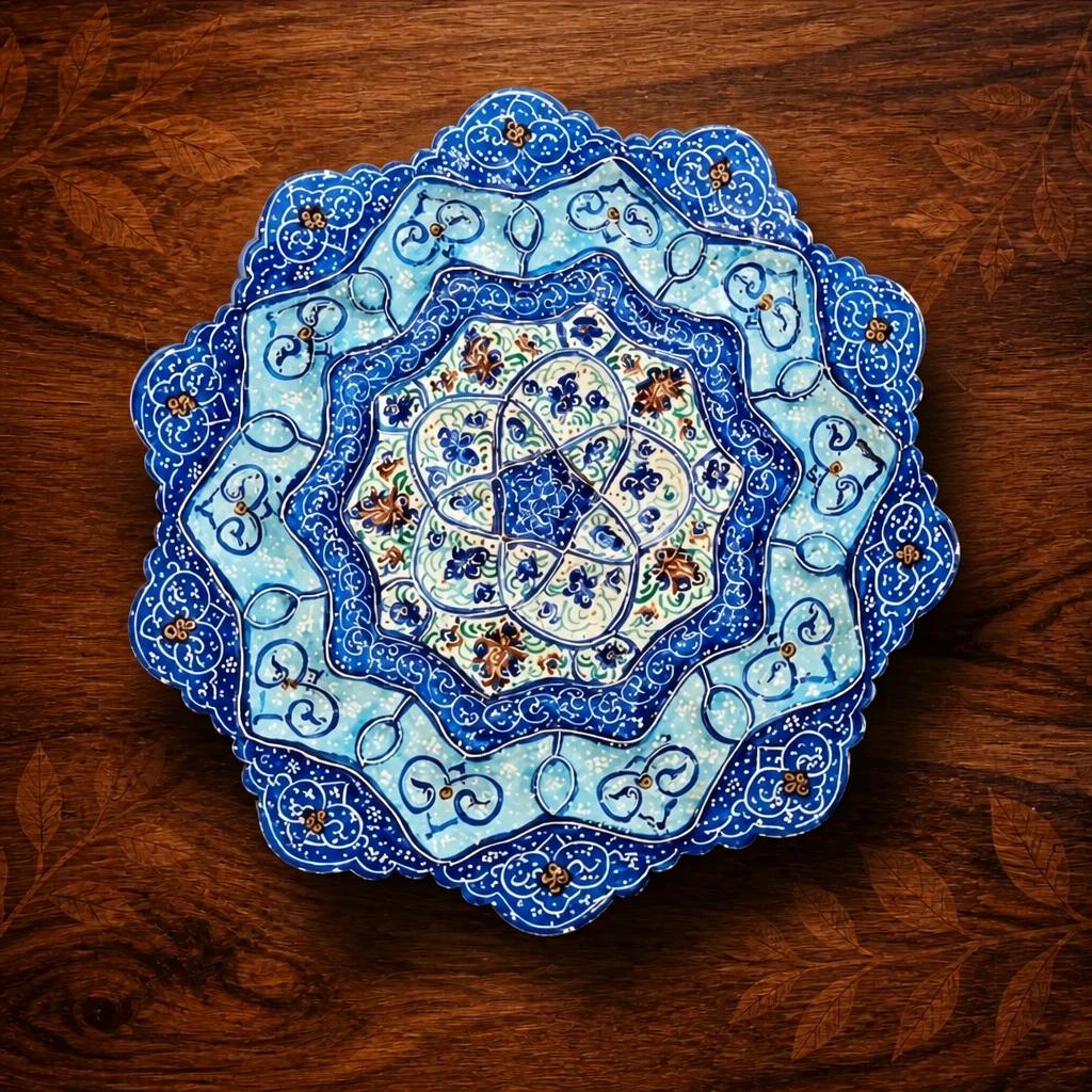 بشقاب میناکاری طرح گلاله همراه با جعبه نفیس