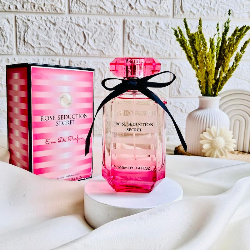 ادکلن ویکتوریا سکرت بامب شل Fragrance World زنانه ۱۰۰ میل |Rose Seduction Secret