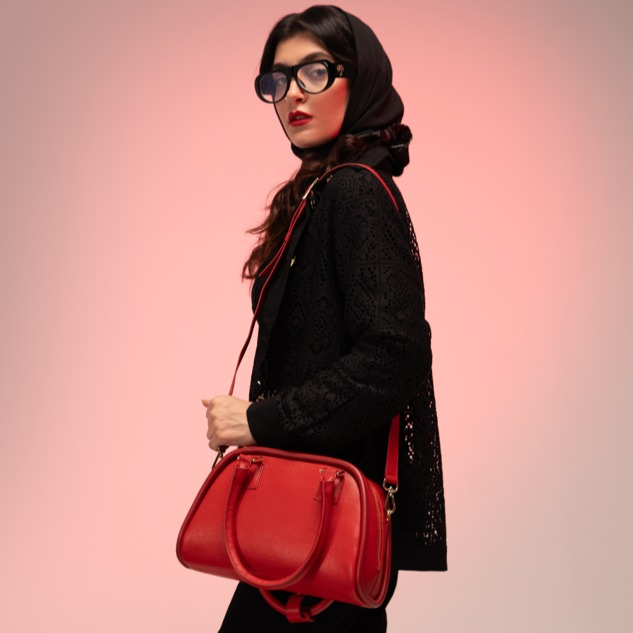 کیف چرم طبیعی دوشی مدل نایریکا ساده
