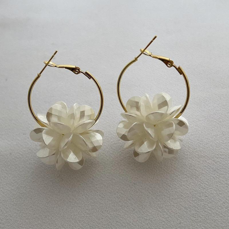 گوشواره گل صدفی