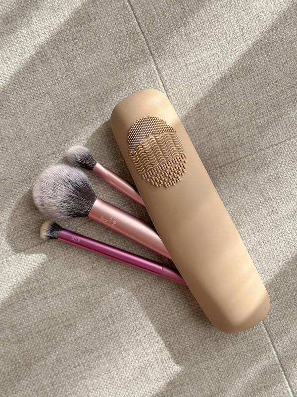 کیف براش سیلیکونی 16