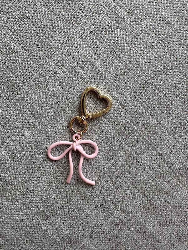 آویز پاپیونی