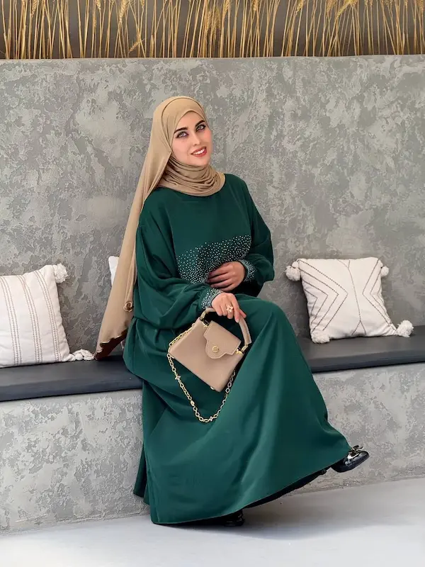 عبا جلو نگین