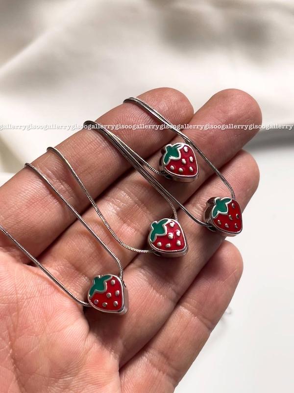 گردنبند توت فرنگی🍓