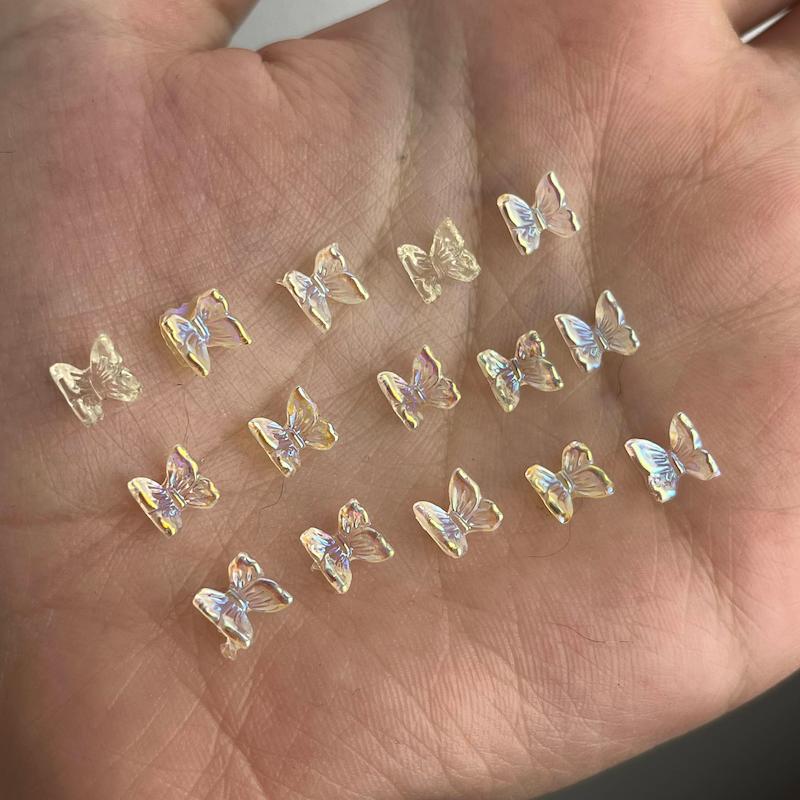 پیکسل ناخن-پروانه شیشه ای