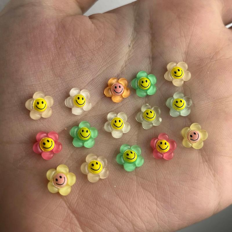 پیکسل ناخن-گل رنگی