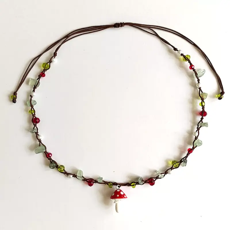 alt="گردنبند سنگ پرهینت"