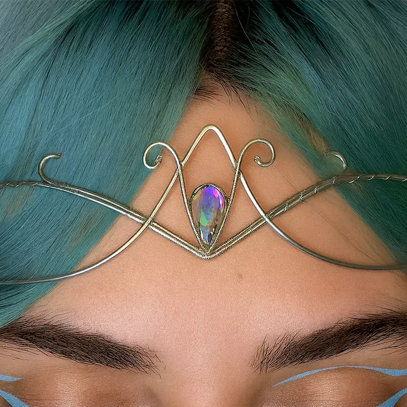 تیارا دست‌ساز مناسب استایل مجلسی