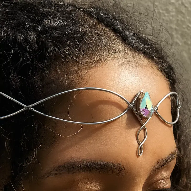 تیارا دست‌ساز مناسب استایل مجلسی