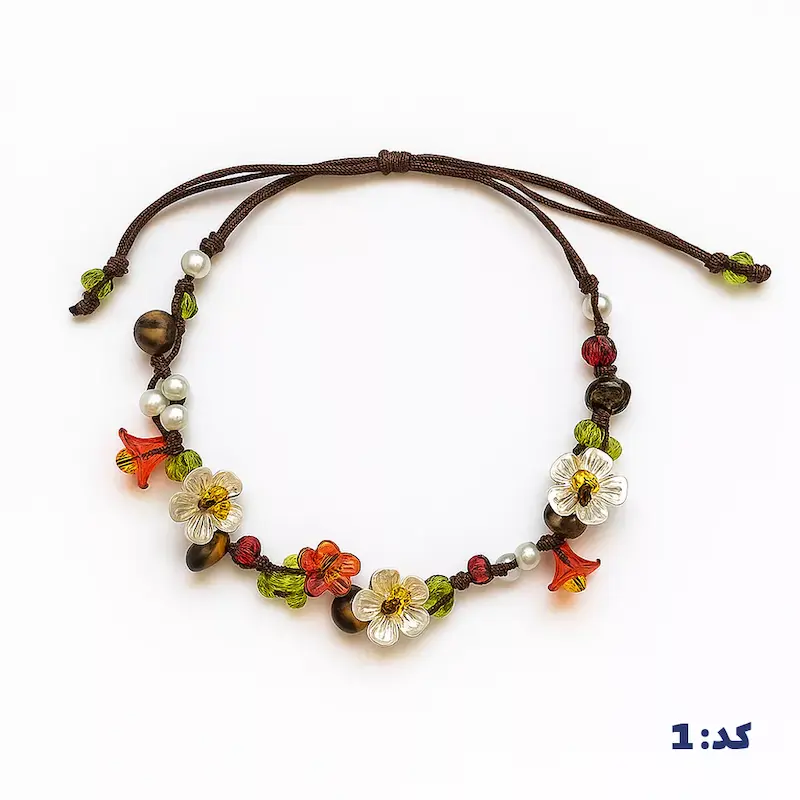 alt="دستبند سنگ پرهنیت با مهره‌های کریستالی"