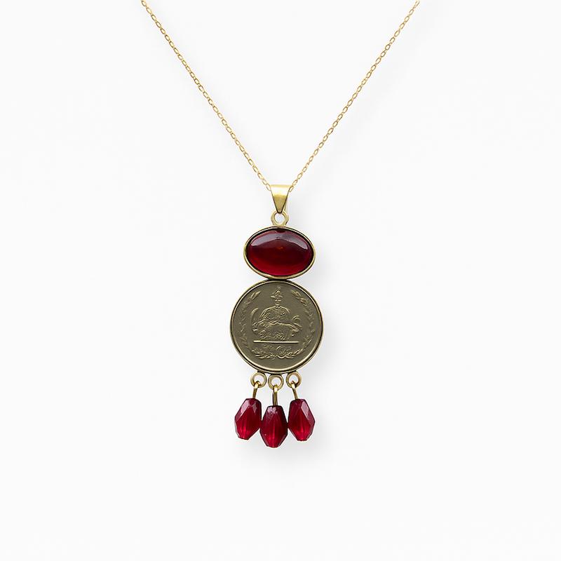  آویز برنجی با سکه و یاقوت قرمز
