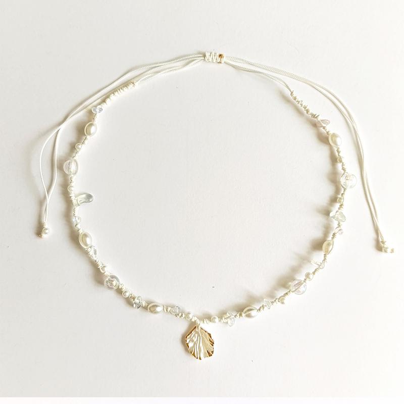 alt="گردنبند سنگ اوپال"