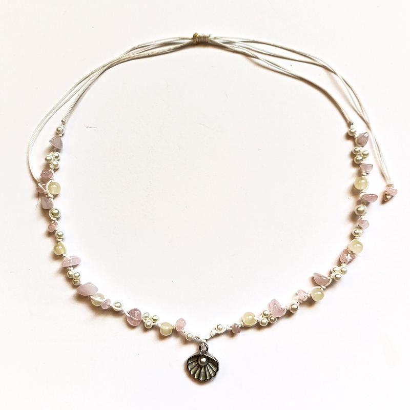 alt="گردنبند سنگ رز کوارتز"