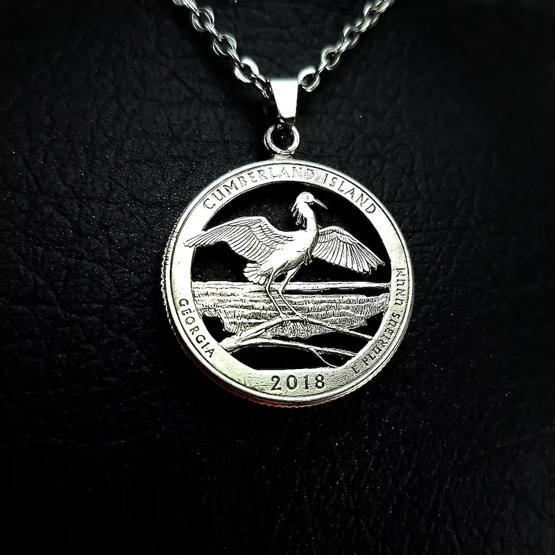 alt="اکسسوری فلزی مشبک‌بری دست‌ساز با نیکل و مس"