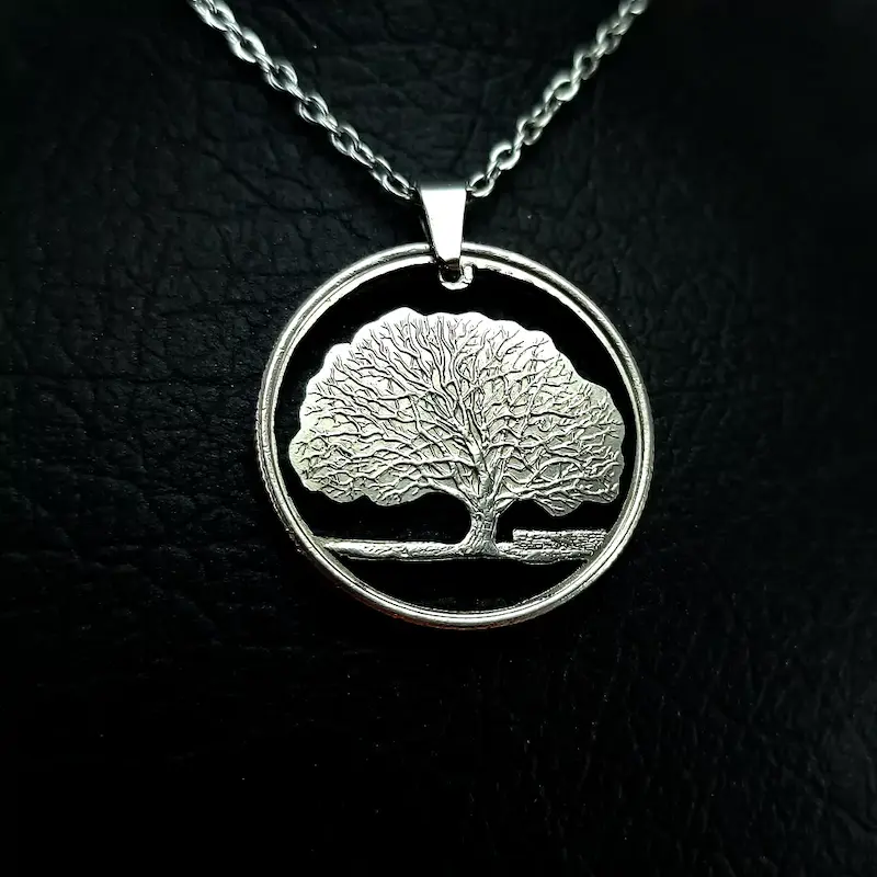 alt="اکسسوری فلزی مشبک‌بری دست‌ساز با نیکل و مس"