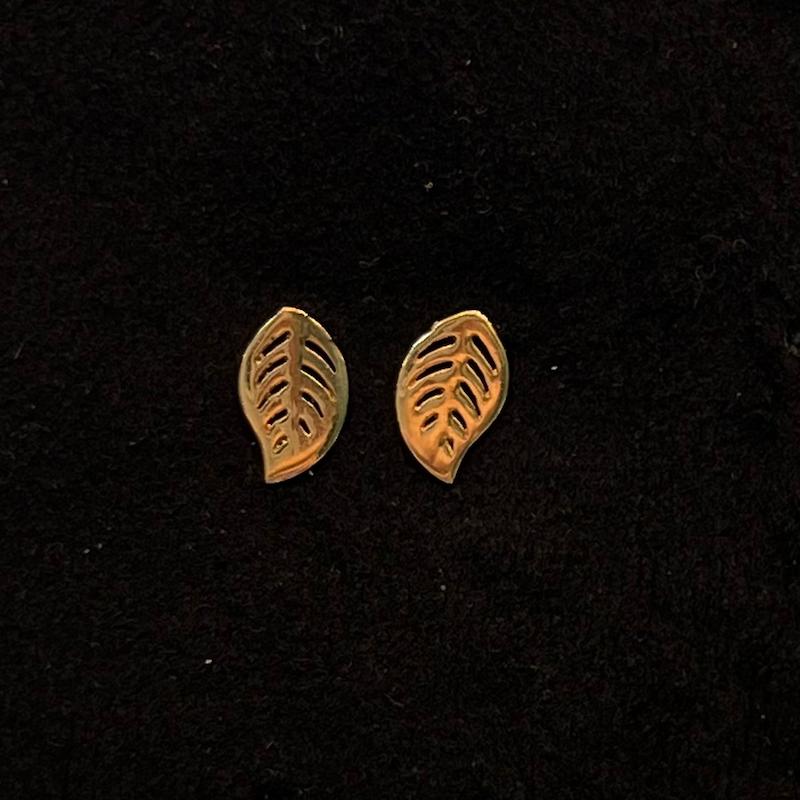 گوشواره زنانه طلا ۱۸ عیار برگ گالری طلای ایرانه