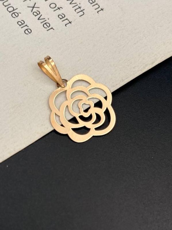 آویز زنانه طلا ۱۸ عیار پلاک گل رز طلای کالین