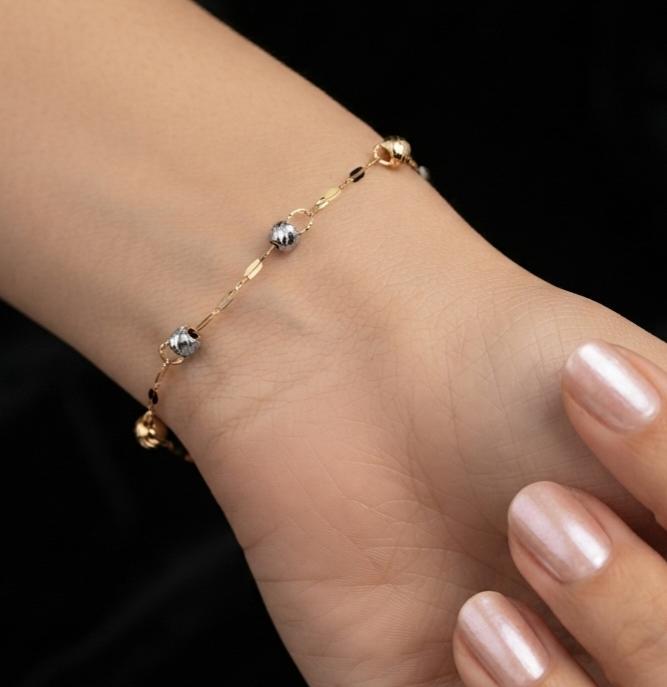 دستبند زنانه طلا ۱۸ عیار دستبند گوی دورنگ گالری کاژه گلد