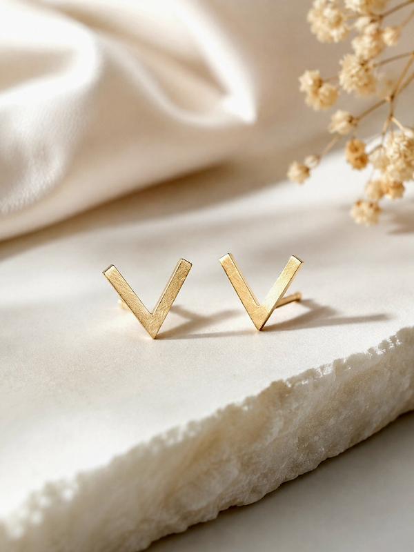 گوشواره زنانه طلا ۱۸ عیار گوشواره v طلای شیک