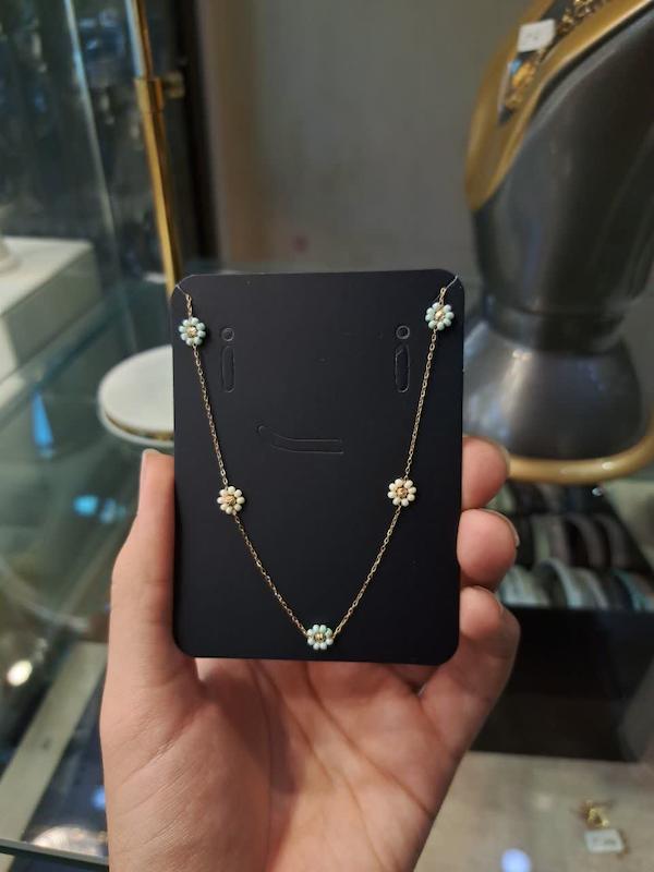 گردنبند زنانه طلا ۱۸ عیار طرح گل گالری انارکی