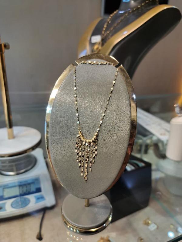 گردنبند زنانه طلا ۱۸ عیار شرابه‌ای پولکی گالری انارکی