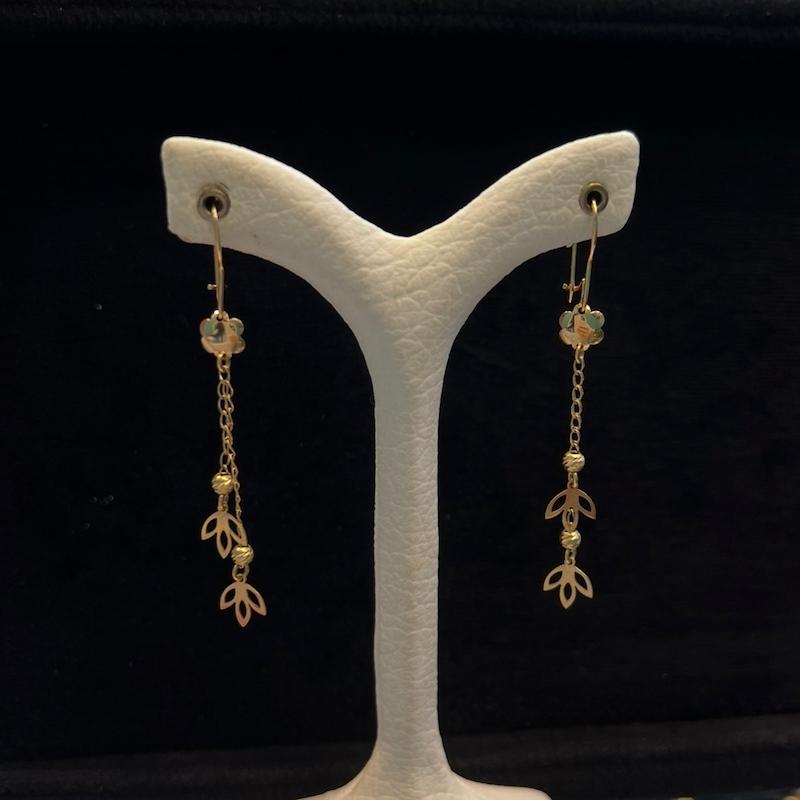 گوشواره زنانه طلا ۱۸ عیار آویزدار سه برگ گالری طلای ایرانه