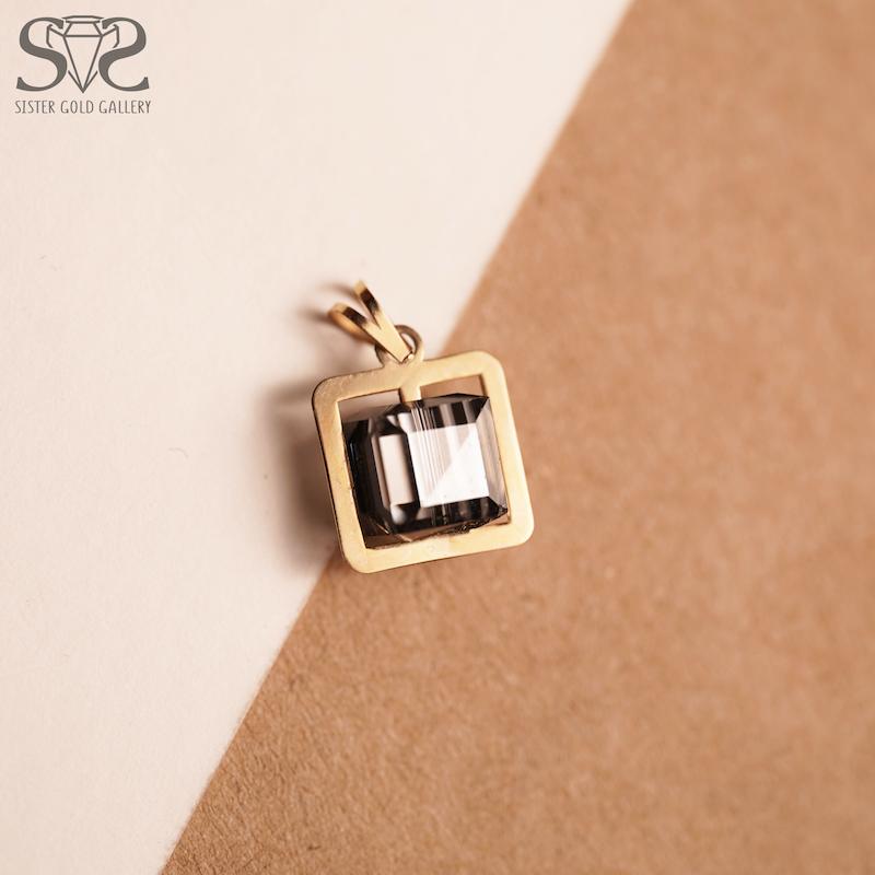 آویز زنانه طلا ۱۸ عیار پلاک طلا معلق طرح نگین مشکی کد s-2203 گالری طلا سیستر