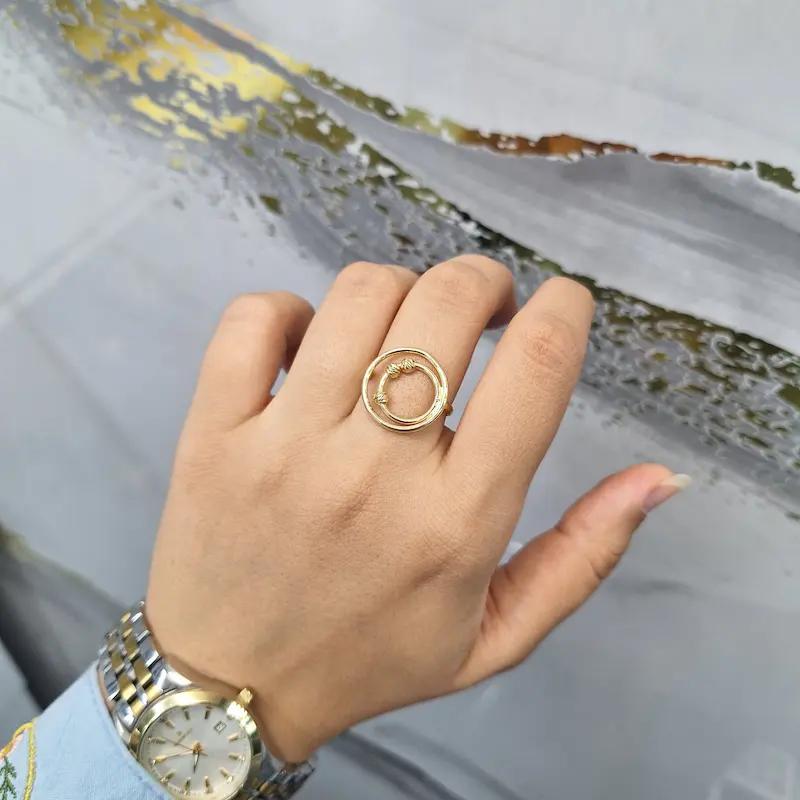 انگشتر زنانه طلا ۱۸ عیار انگشتر پروفیلی طرح دایره باگوی البرنادو متحرک گالری طلا دلبرانه