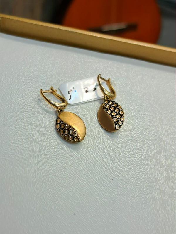گوشواره زنانه طلا ۱۸ عیار آبکاری شده (بدون اجرت)مناسب سرمایه‌گذاری گالری انارکی