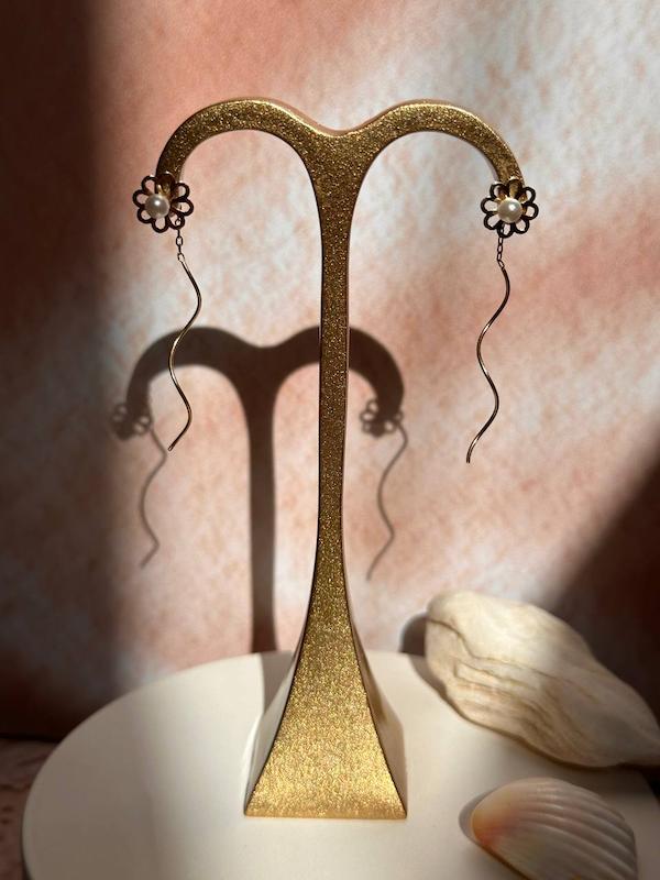 گوشواره زنانه طلا ۱۸ عیار گوشواره کرلی مرواریدی گالری طلا و سکه زراس