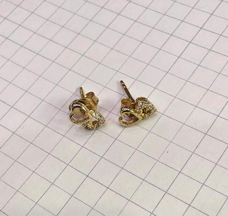 گوشواره زنانه طلا ۱۸ عیار گوشواره قلب گالری طلای عزیز