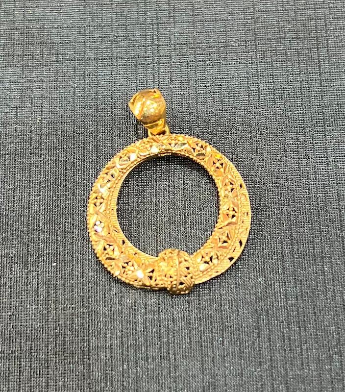 آویز طلا ۱۸ عیار آویز گالری طلای تاج