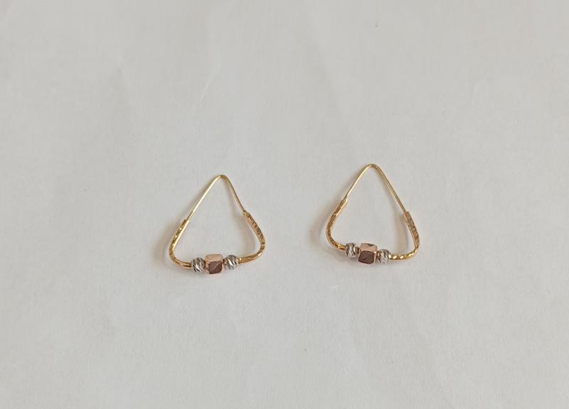 گوشواره زنانه طلا ۱۸ عیار گوشواره حلقه ای مثلث گالری ماطلا