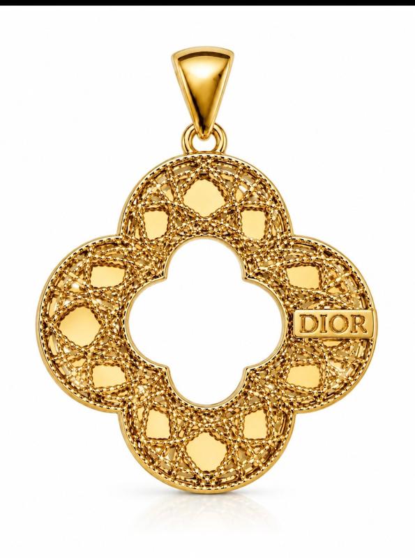 آویز زنانه طلا ۱۸ عیار Dior محصول جدید شرکت دیور گالری نقشار