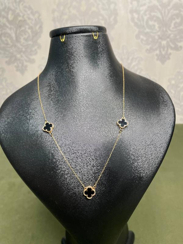 گردنبند زنانه طلا ۱۸ عیار گردنبند ونکلیف مشکی ۳ گل مینیمال(وزن گل کسر شده) noorgold_گالری طلا نور