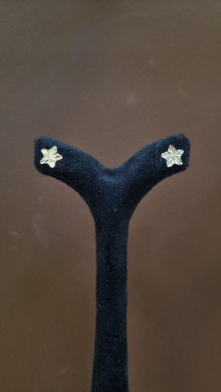 گوشواره زنانه طلا ۱۸ عیار ستاره تراش گالری طلا مهرسام