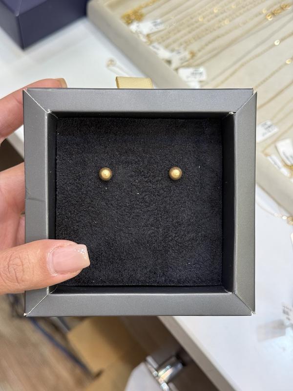 گوشواره زنانه طلا ۱۸ عیار گوشواره گوی گالری طلای آوات