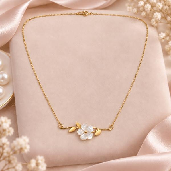 گردنبند زنانه طلا ۱۸ عیار گردنبند طلا طرح گل صدفی و برگ گالری طلای روژمان