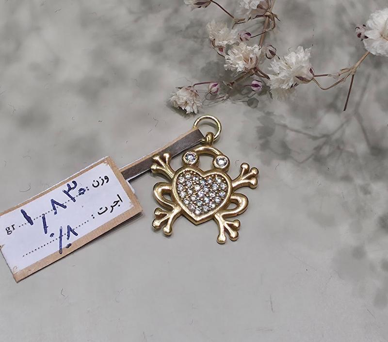 آویز زنانه طلا ۱۸ عیار غورباقه نگین دار زرماه گلد
