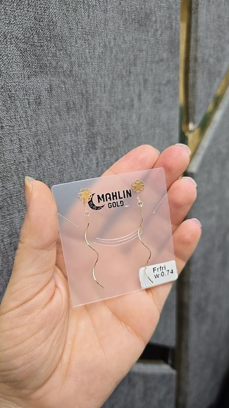 گوشواره زنانه طلا ۱۸ عیار کرلی طرح گل گالری طلا تیدامد