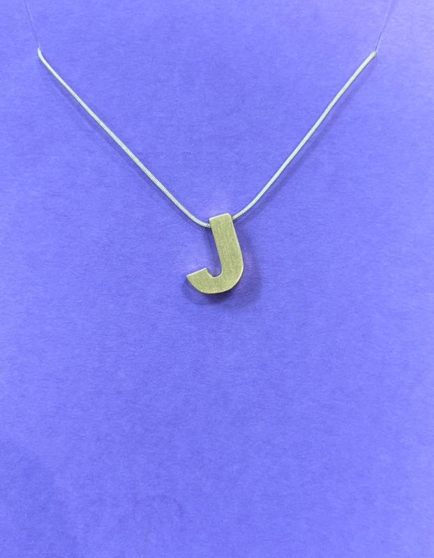 آویز طلا ۱۸ عیار پلاک حروف J ج بدون اجرت گالری طلای فلور گالری طلای فلور