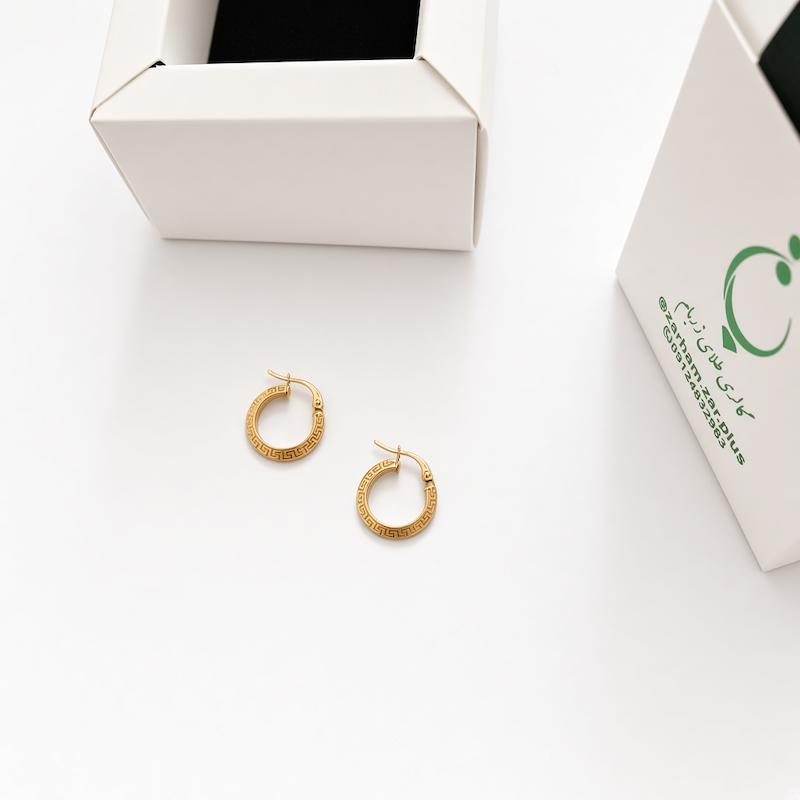 گوشواره زنانه طلا ۱۸ عیار گوشواره حلقه ای طرح ورساچه گالری زربام