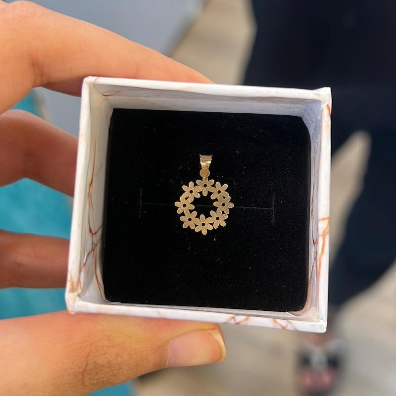 آویز زنانه طلا ۱۸ عیار تاج گل گالری طلای ایرانه