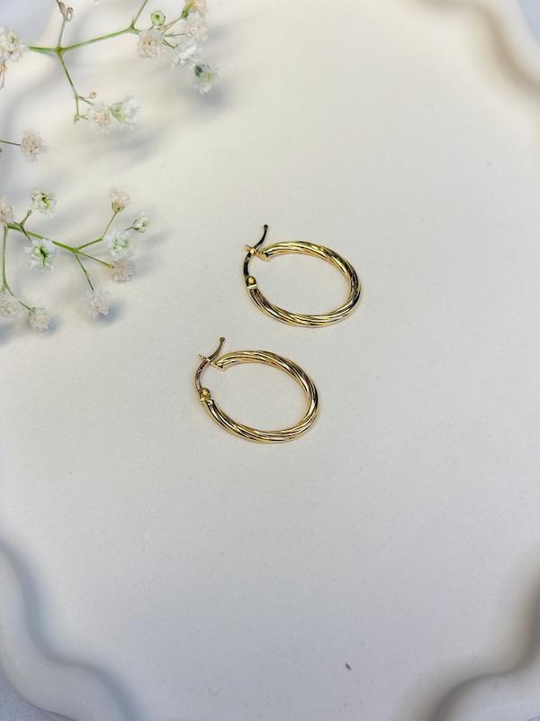 گوشواره زنانه طلا ۱۸ عیار حلقه ای شاین دار غزل گالری