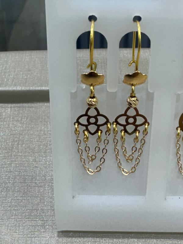 گوشواره زنانه طلا ۱۸ عیار گوشواره شرابه ای گل گالری طلا ولور